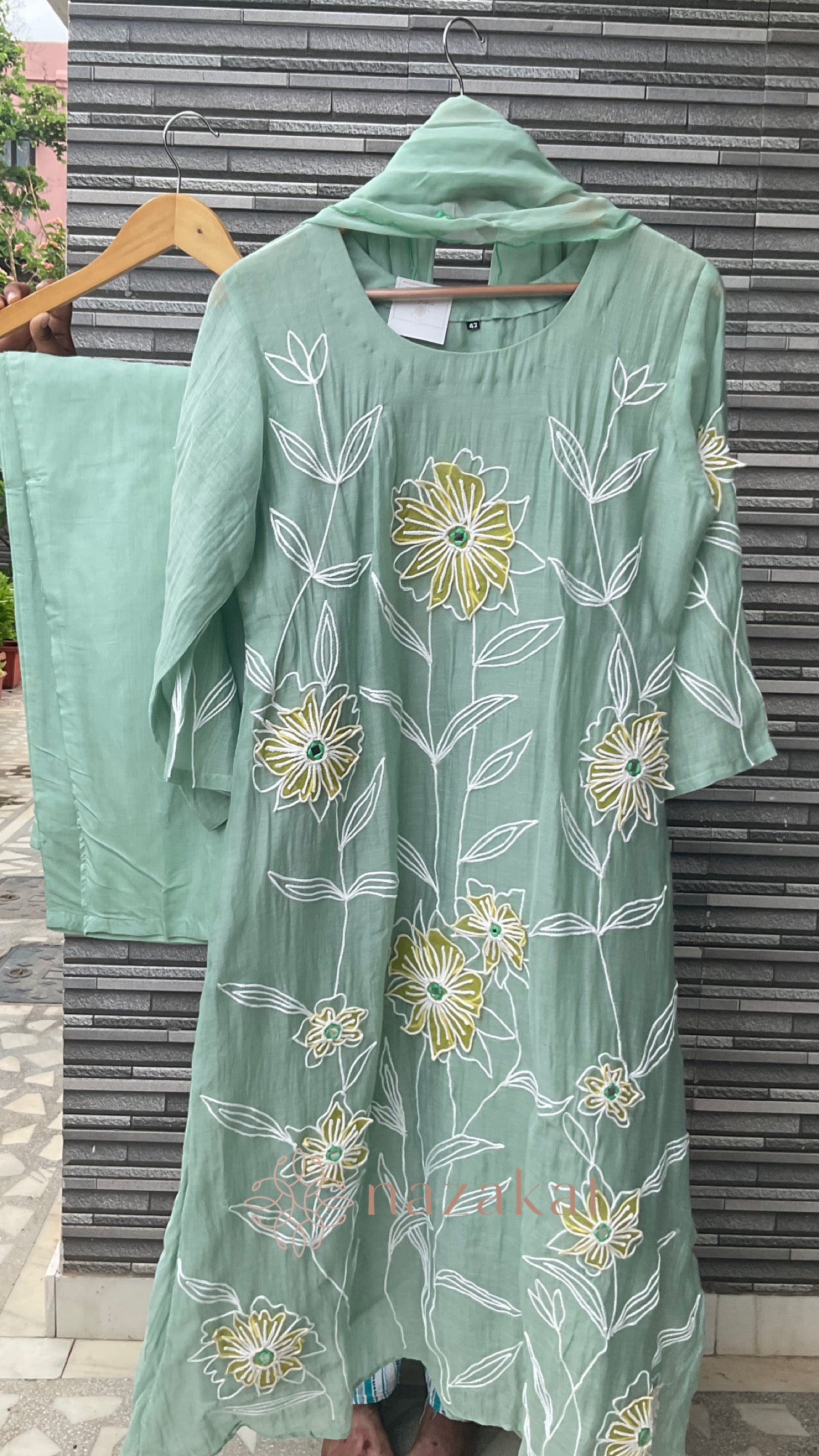 Mul Chanderi Suit Set - Applique floral Suit Set